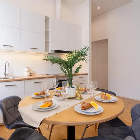 Families & Groups - 3 Bedrooms - Free Parking - Central Location Riga Exterior photo