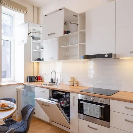 Families & Groups - 3 Bedrooms - Free Parking - Central Location Riga Exterior photo