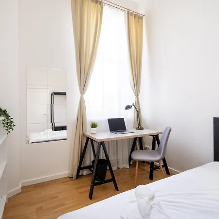 Families & Groups - 3 Bedrooms - Free Parking - Central Location Riga Exterior photo