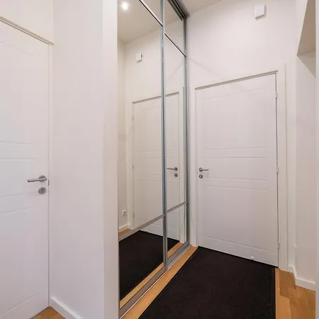 Families & Groups - 4 Bedrooms - Free Parking - Central Location Riga Exterior photo