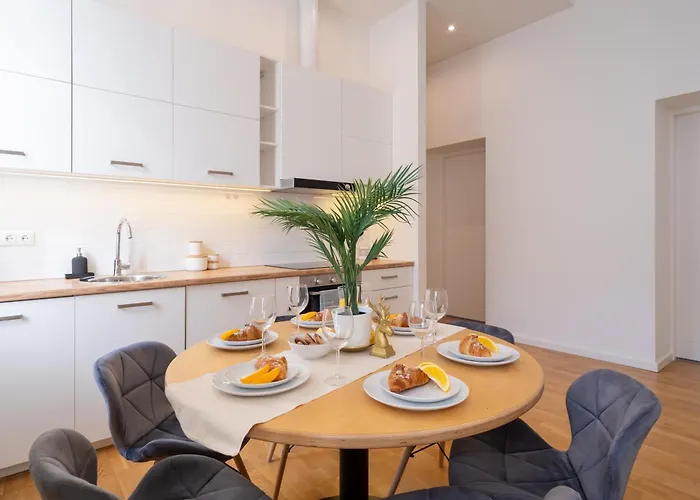 Families & Groups - 3 Bedrooms - Free Parking - Central Location