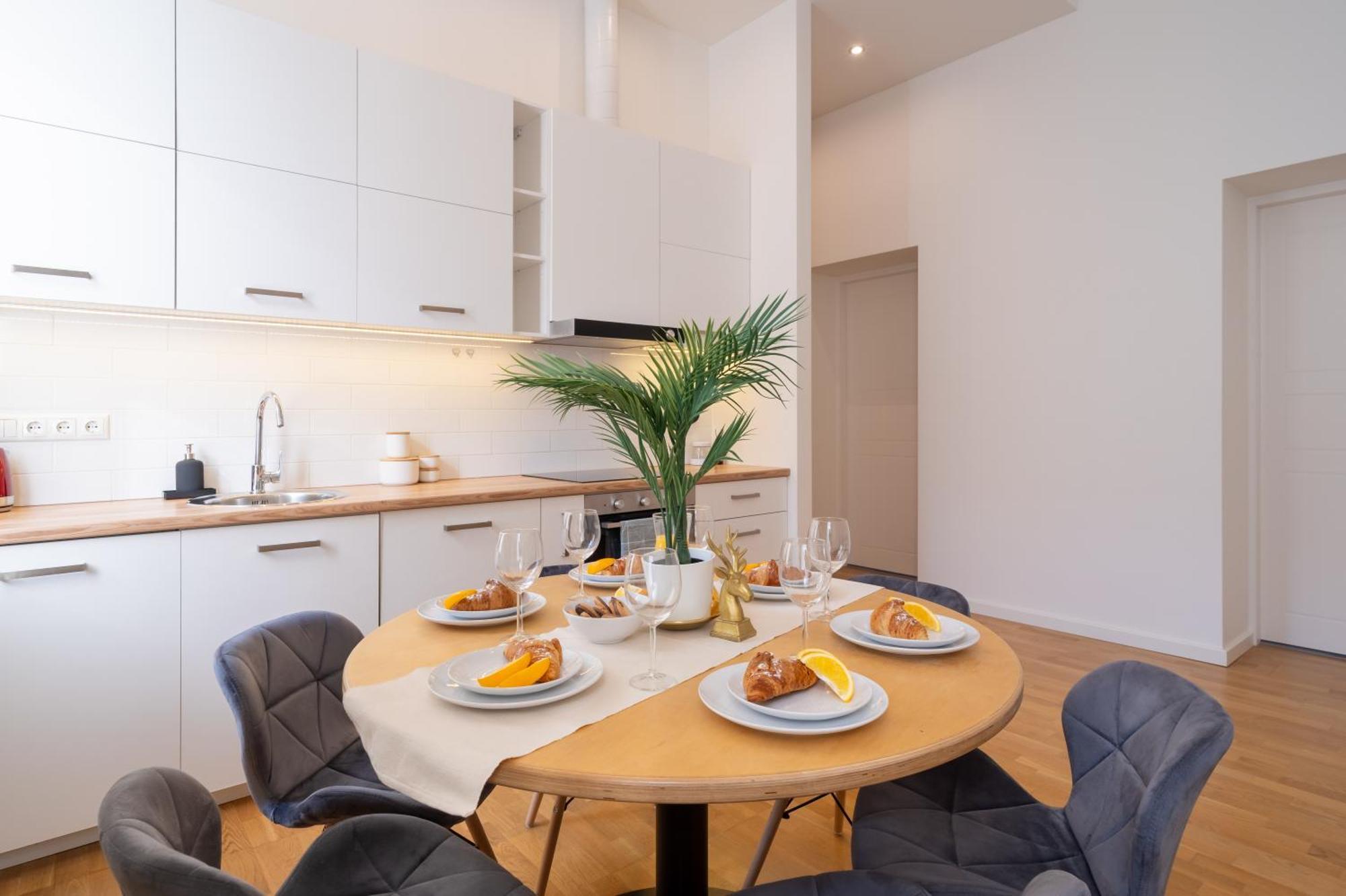 Families & Groups - 3 Bedrooms - Free Parking - Location Apartment *
