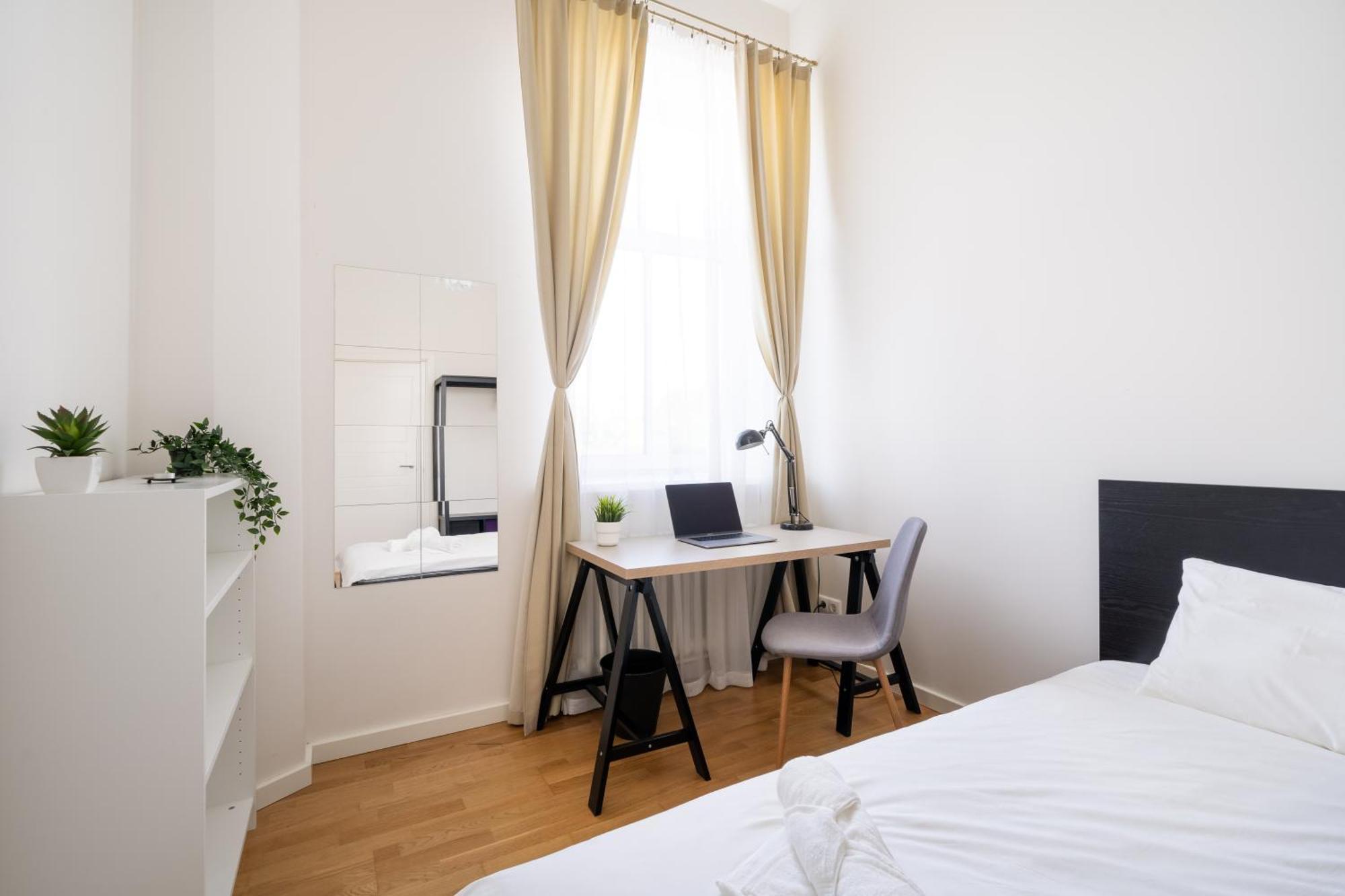 Families & Groups - 3 Bedrooms - Free Parking - Location * Riga