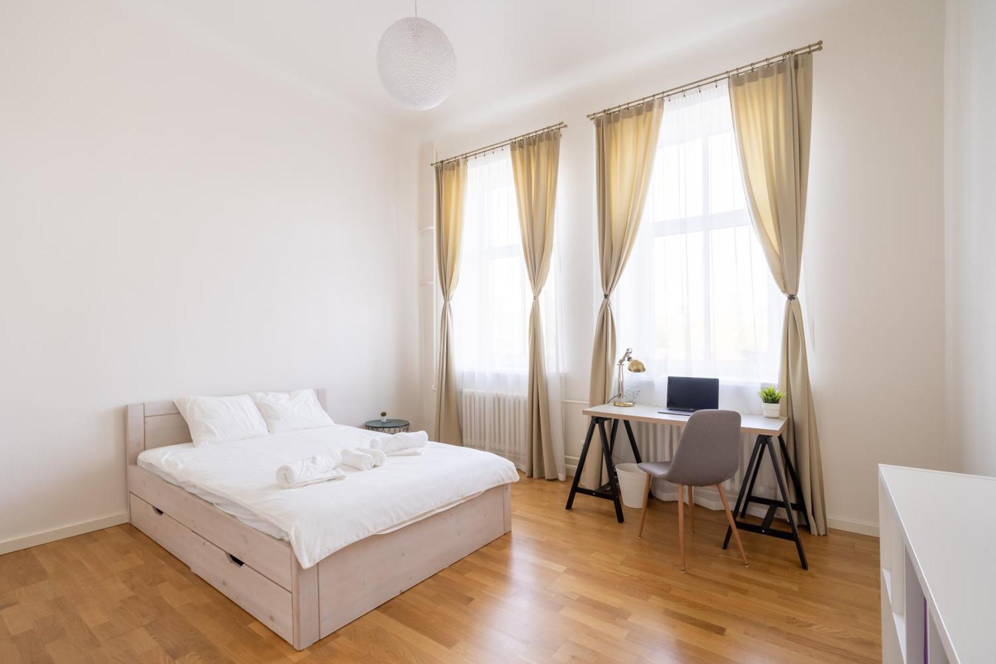 Families & Groups - 3 Bedrooms - Free Parking - Location Apartment *