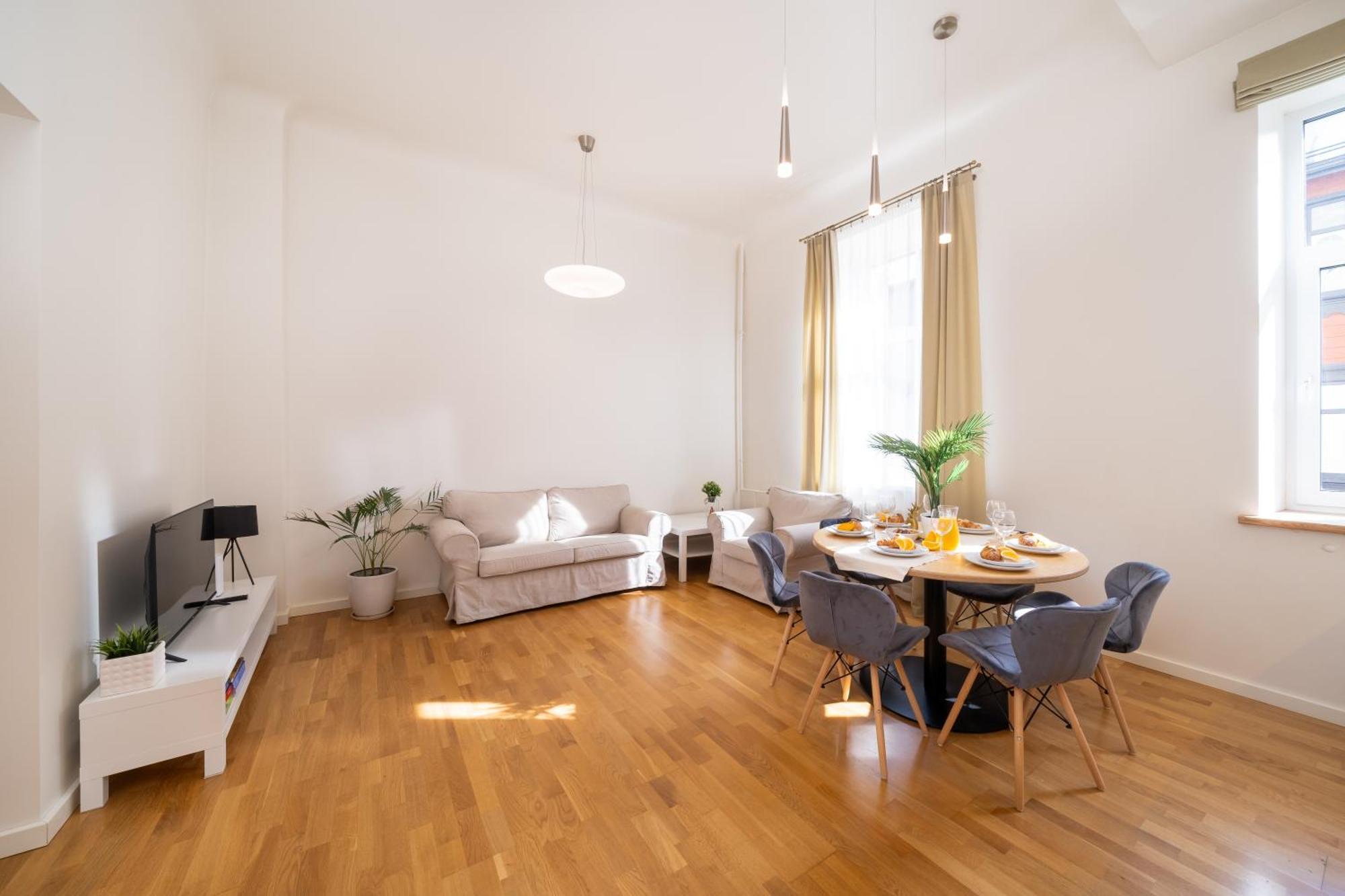 Families & Groups - 3 Bedrooms - Free Parking - Location Riga
